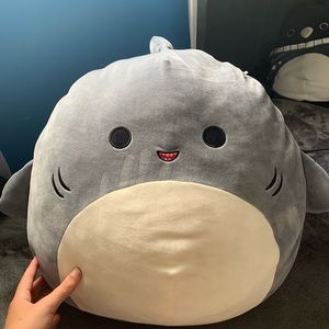 16” Dark grey Gordon Squishmallow